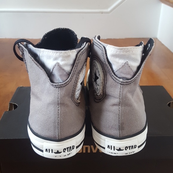 Host Pick!!🖤Converse Sneakers🖤Unisex - Picture 3 of 7